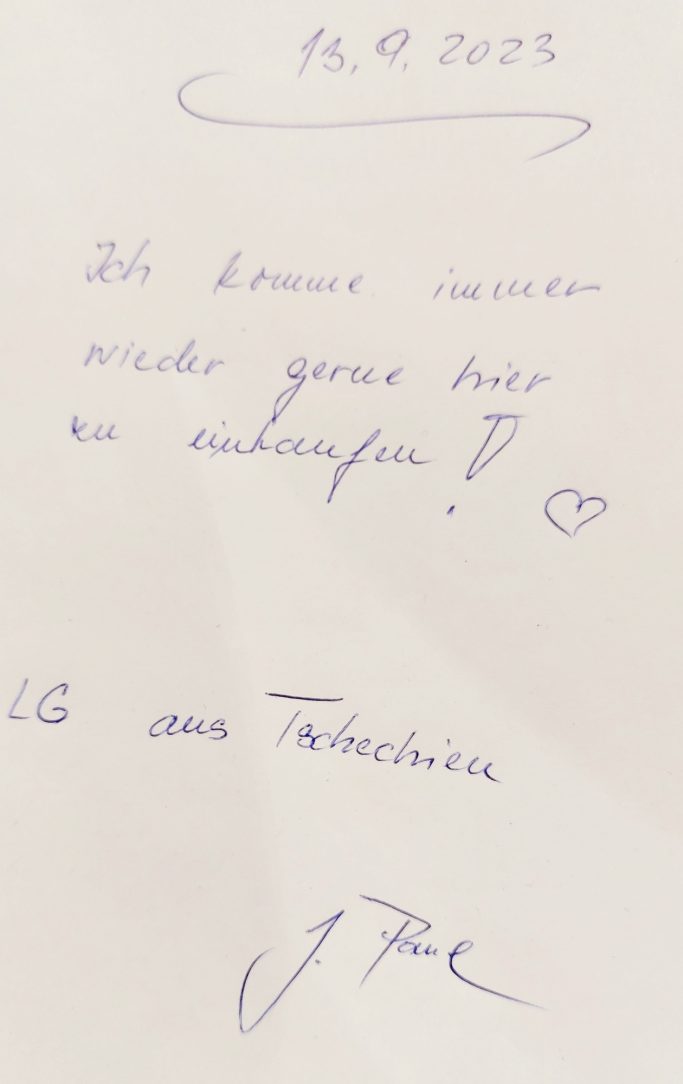Handschriftliche Notiz mit Datum und persönlicher Nachricht.