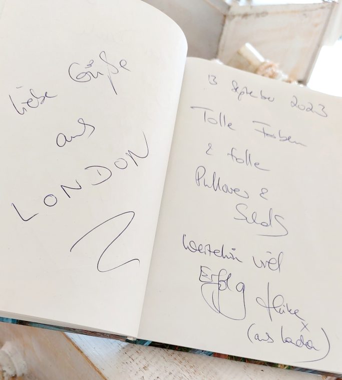 Eine offene Notizbuchseite mit handschriftlichen Notizen über London.