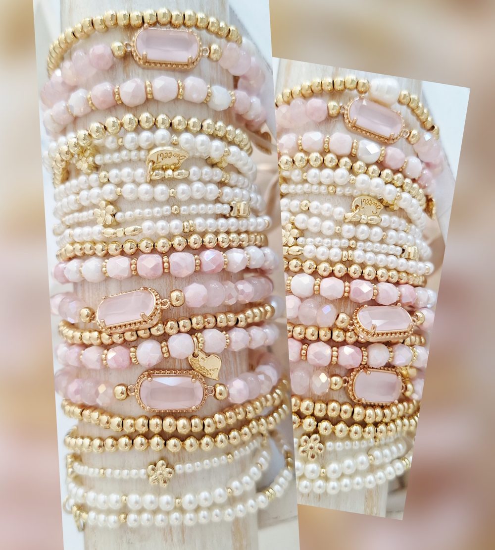 all your things - Dein Modegeschäft in Oldenburg Armband-Kombination aus goldenen und rosafarbenen Perlen und Steinen.