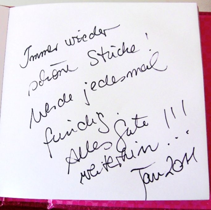 Handschriftliche Notizen auf einem Blatt Papier, datiert im Jahr 2011.