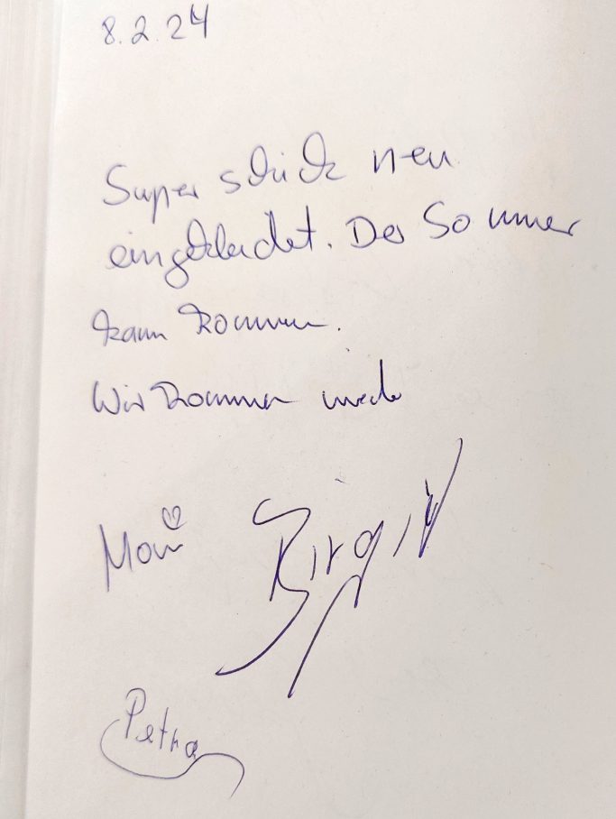 Notizen mit handgeschriebener Nachricht und Unterschriften von "Birgit" und "Patty".