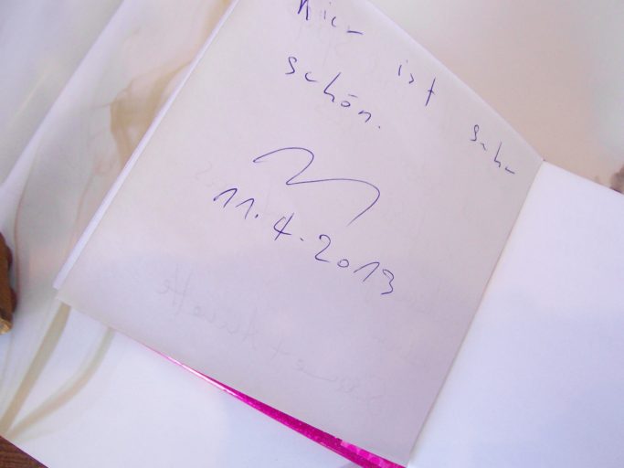 Handschriftliche Notiz mit dem Datum 4.3.2013 auf einer offengelassenen Seite.